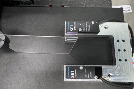 High-Precision Edge Measurement of 0.5 mm Ultra-Thin High-Transparency Sheets