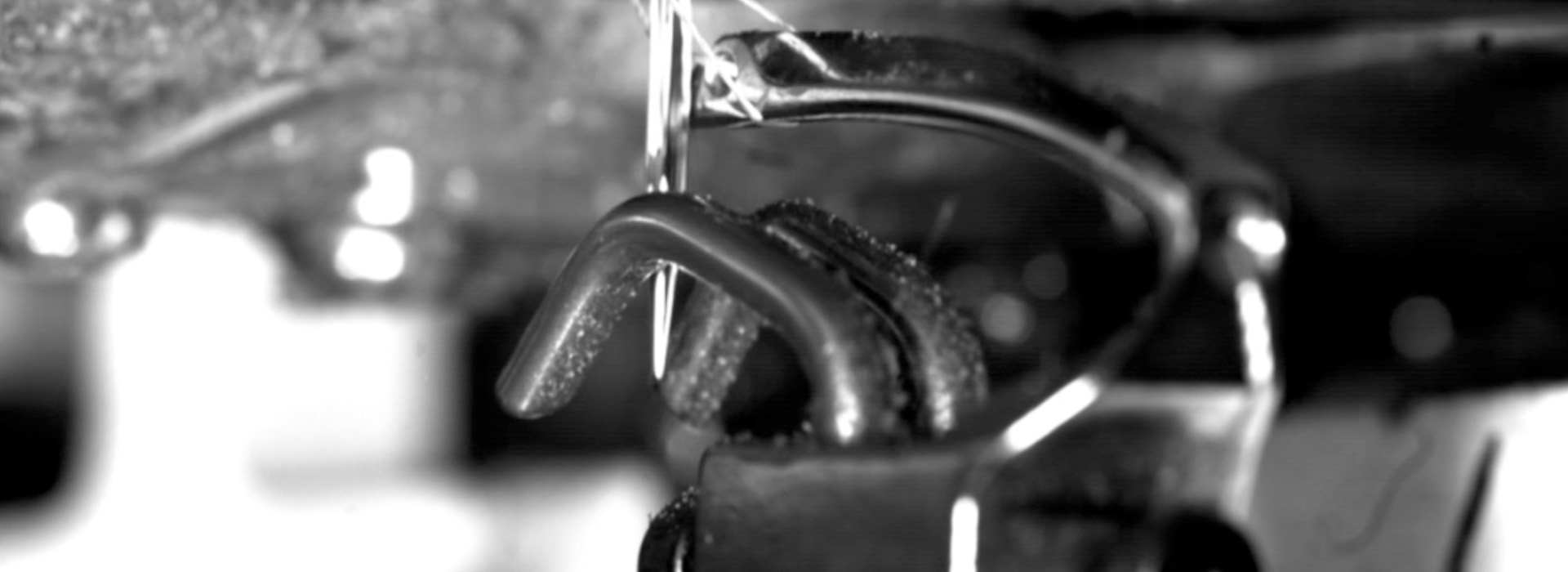 Precisely capture the motion details of the textile machine